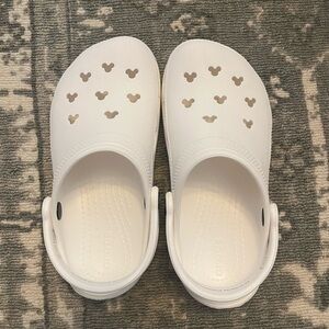 Disney Crocs | women’s 6 | like new - worn 2x